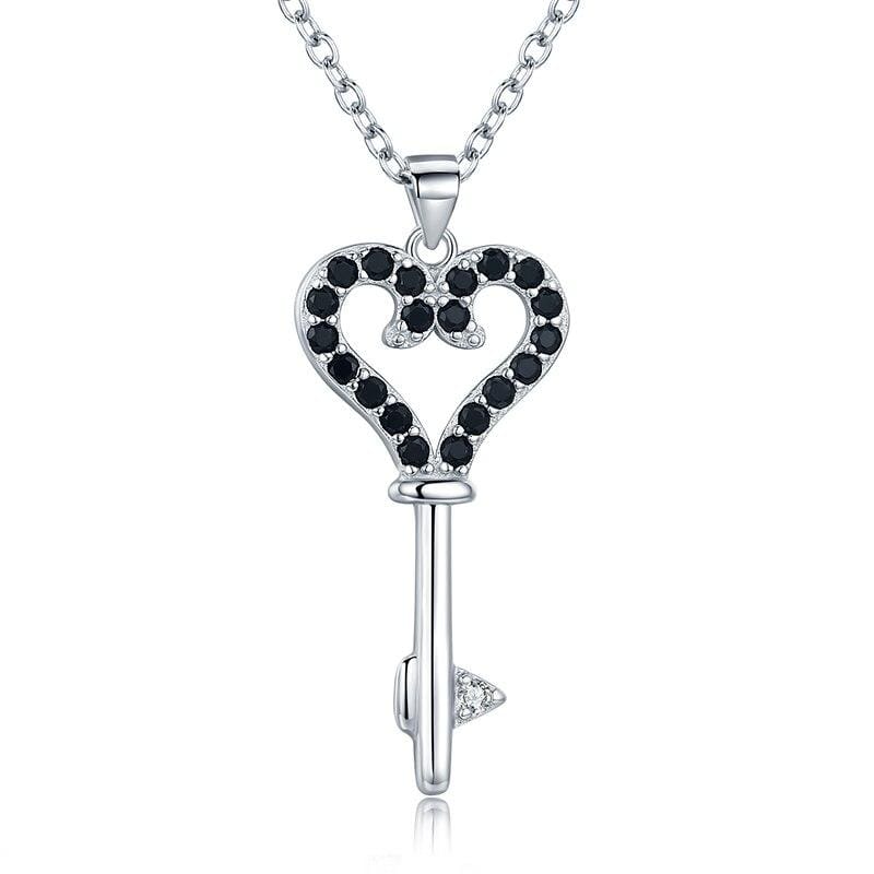 Romantic Charm Key to Her Heart